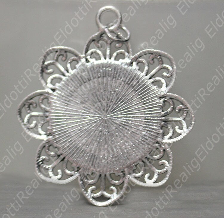St Mary Magdalene Washes Jesus Feet Catholic Flower Shape Pendant