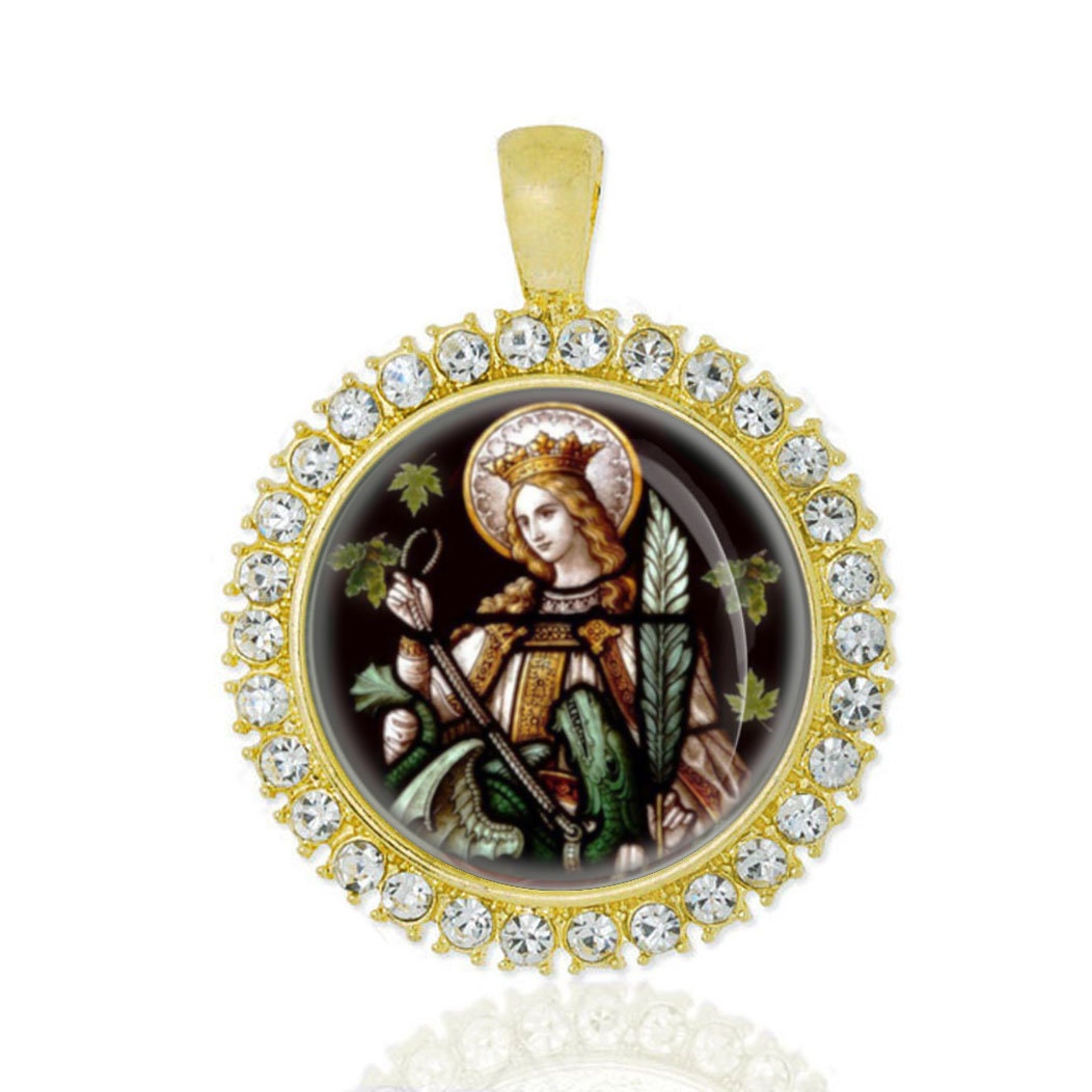 St Margaret of Scotland Religious Christian Catholic Gold Tone Medal Pendant