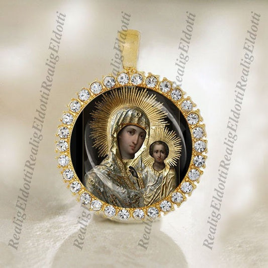 Madonna Virgin Mary and Baby Jesus Gold Tone Christian Religious Medal